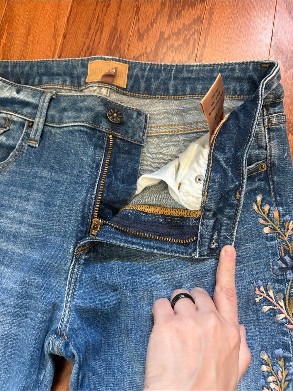 Driftwood Kelly Bootcut Jeans Floral Embroidery Boho - Picture 6 of 10